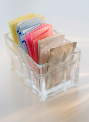 Glass sweetener packet holder with a varity of sweeteners