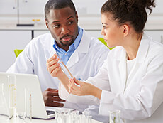 two scientists in the lab