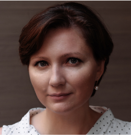 Headshot of Oxana Kapustina