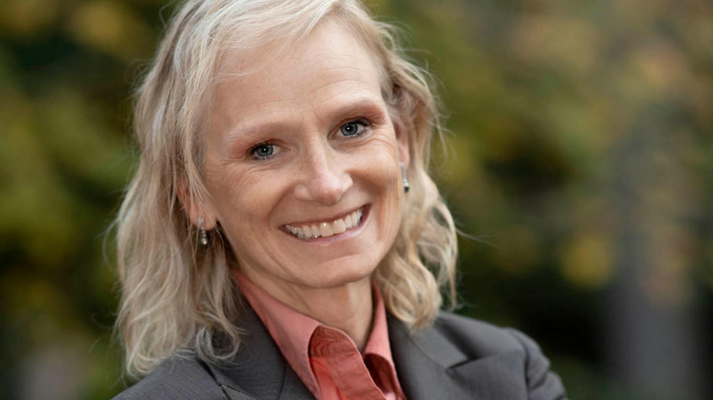 Headshot of Debra Rogan outside