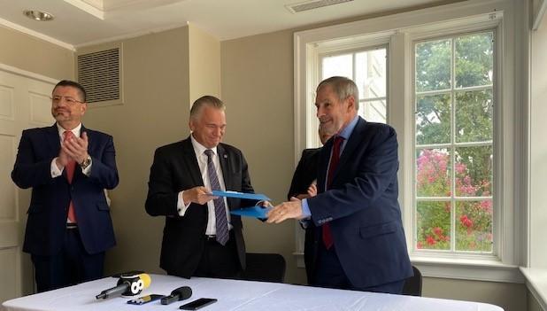 President of Costa Rica, Rodrigo Chaves Robles,  Arnoldo André-Tinoco, Costa Rica Minister for Foreign Affairs, Doug Lowy, M.D., NCI Principal Deputy Director. Shake hands after signing MOU. 