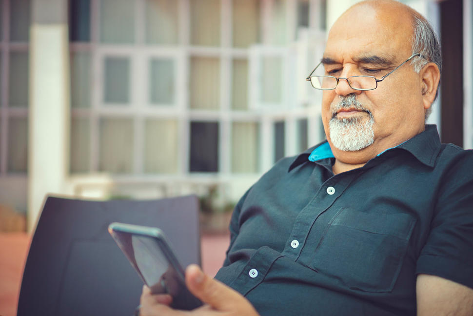 Man looking at a cellphone.