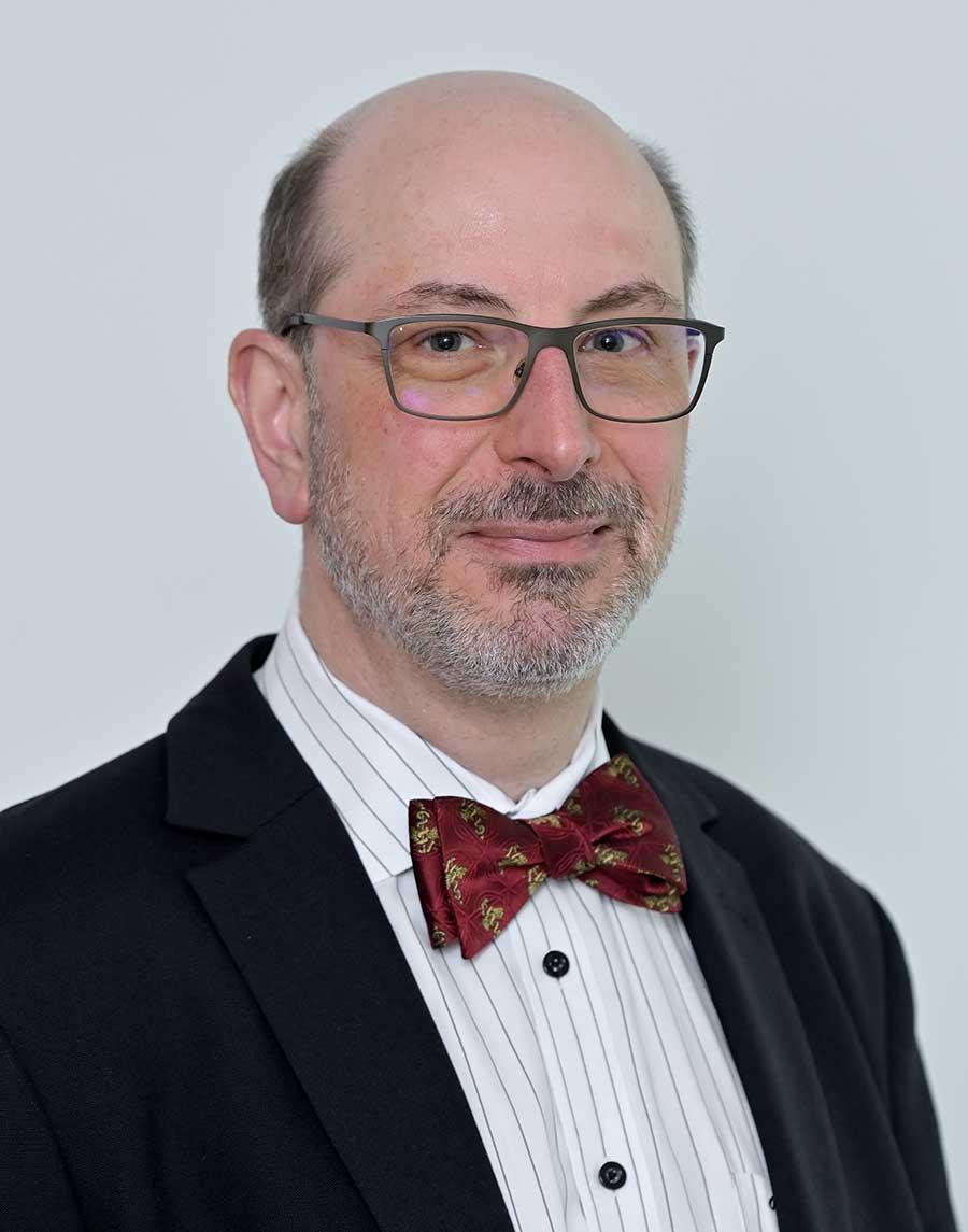 Headshot of Oliver Bogler