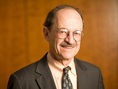 Headshot of Harold Varmus 
