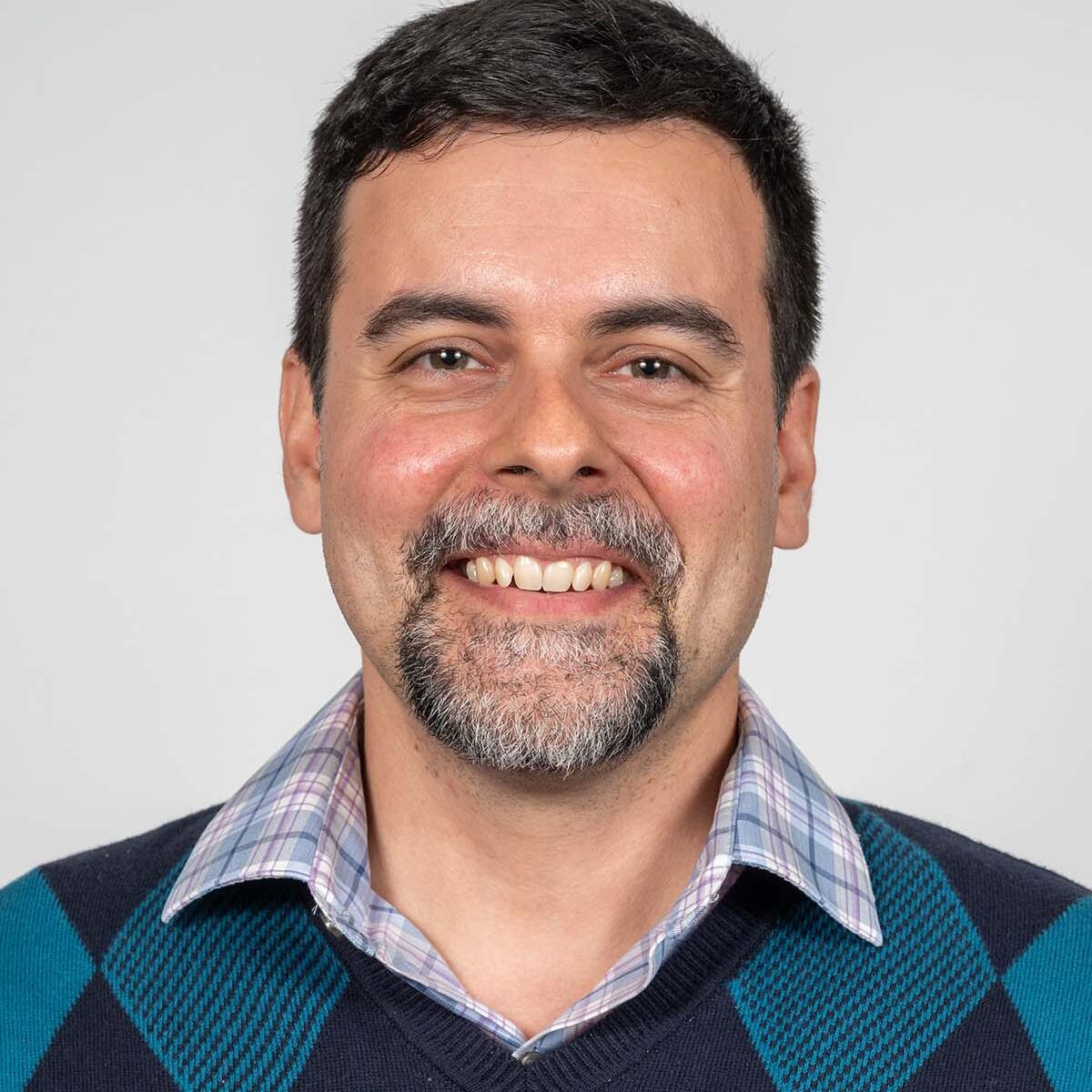 Douglas Puricelli Perin headshot